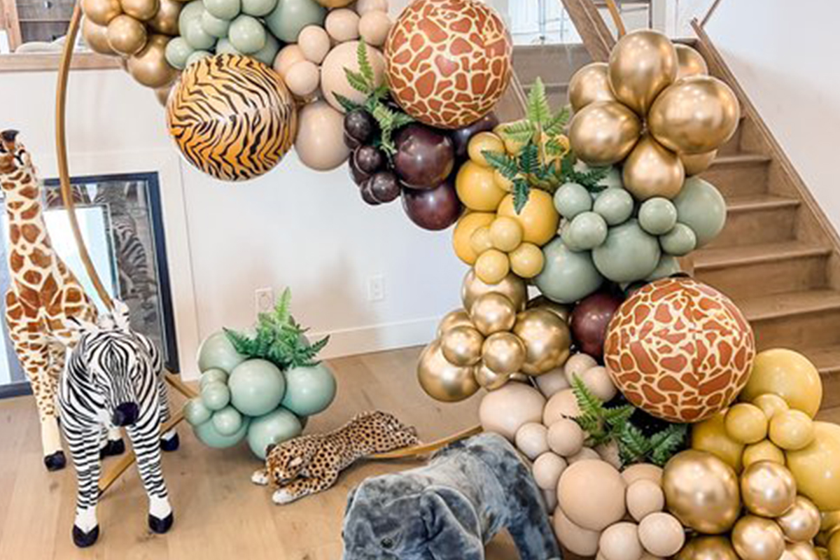 A-Guide-to-Themed-Balloon-Garland-Installations-at-FAN-EXPO-Canada