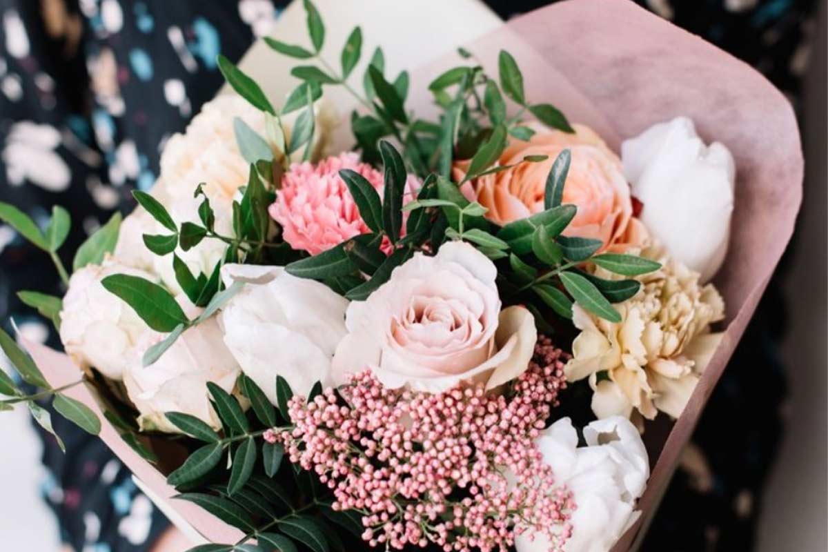 Online-vs-Local-Flower-Stores-in-Guelph