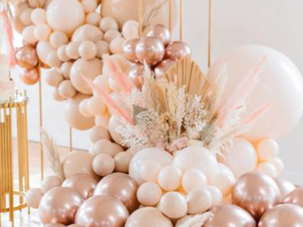 Elevate-Your-Toronto-Bash-15-Must-Have-Embellishments-for-Your-NYE-Balloon-Garland