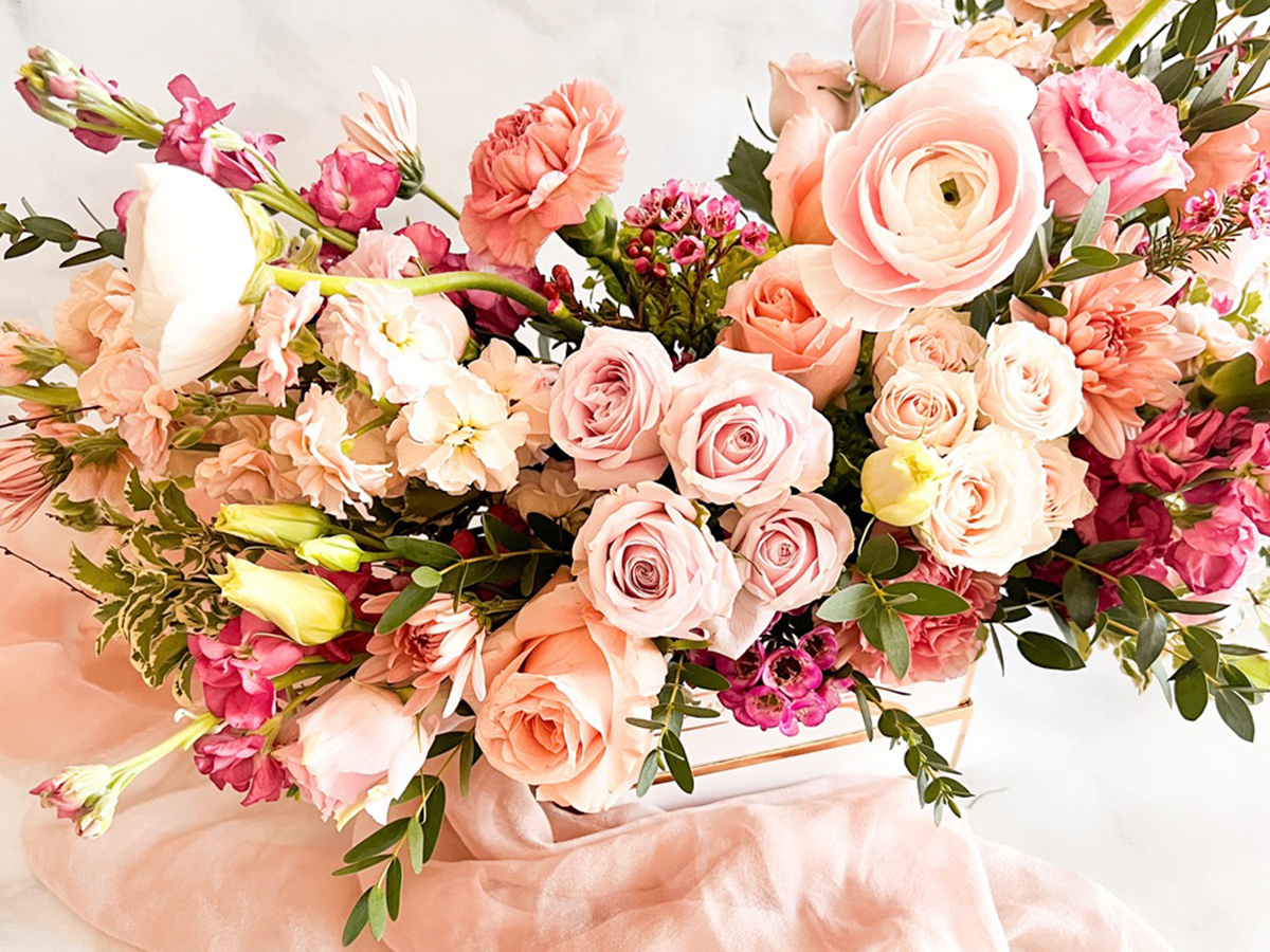 A-Guide-to-Sparkling-New-Year's-Eve-Floral-Centrepieces