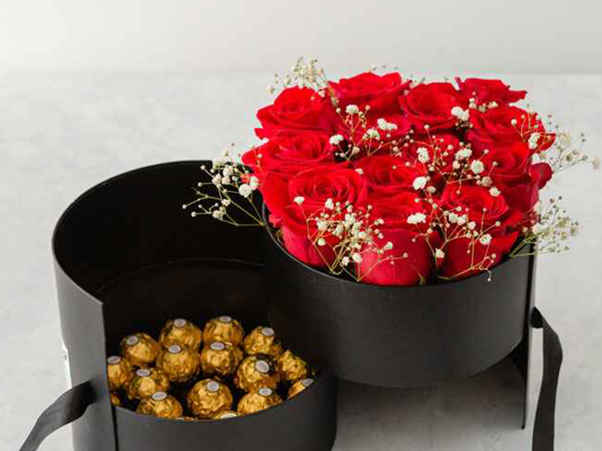 The-Symbolism-of-Light-and-Bloom-Flowers-for-Winter-Festivals-in-Kitchener