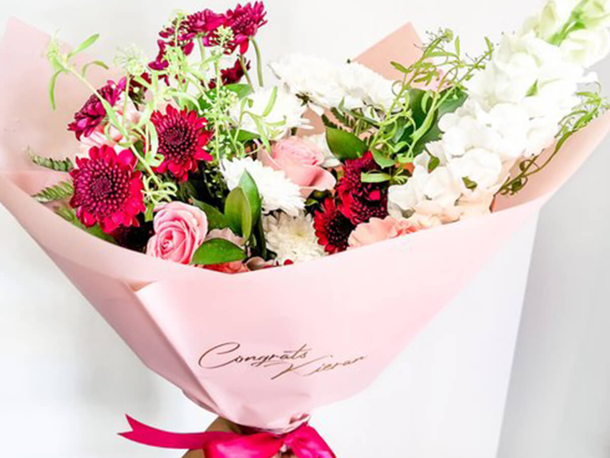 Summer-Wedding-Traditions-Choosing-Seasonal-Blooms-with-a-Florist-in-Guelph,-Ontario